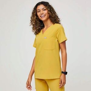 Figs light gold Catarina scrub top